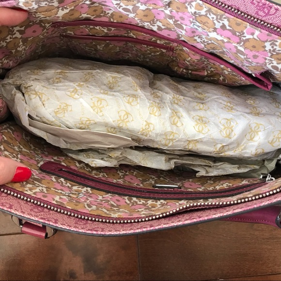 Guess Logo Carryall Tote - Picture 8 of 15